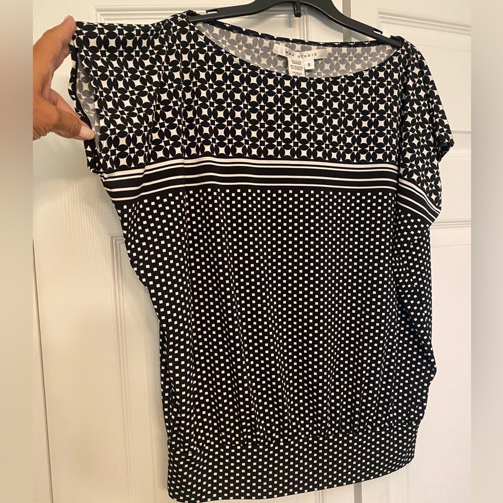 Women’s boat neck short sleeve top